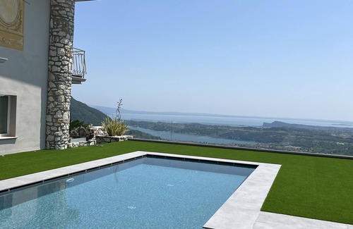 Villanuova sul Clisi Villa | VILLA BELLAVISTA - private Pool Garda Lake view
