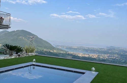 Villanuova sul Clisi Villa | VILLA BELLAVISTA - private Pool Garda Lake view