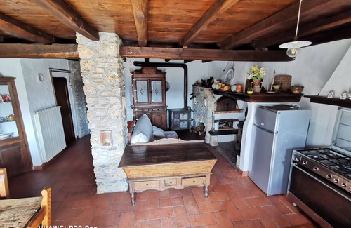 Castelvecchio di Rocca Barbena House | stone cottage, Medieval Village. 15 km Sea. Terrace