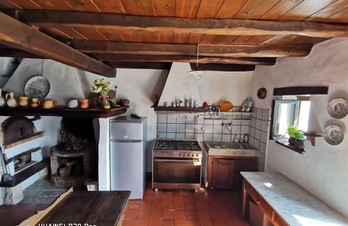 Castelvecchio di Rocca Barbena House | stone cottage, Medieval Village. 15 km Sea. Terrace