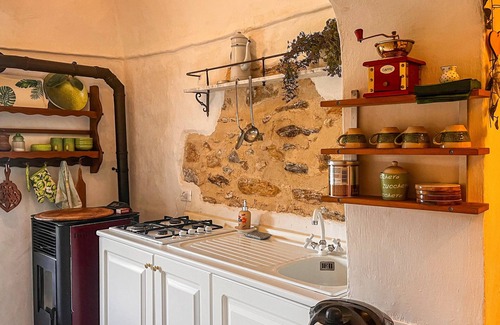 Castelvecchio di Rocca Barbena Apartment | Apartment 'La Casa Della Lavanda' with Mountain View, Private Terrace and Wi-Fi