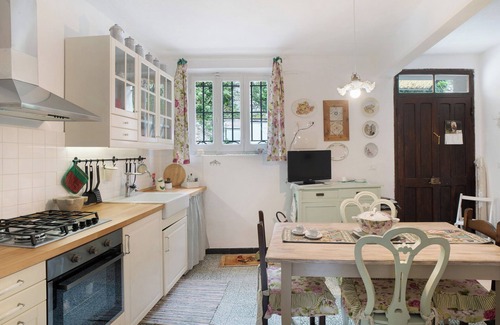 Castelvecchio di Rocca Barbena Apartment | Apartment 'Al Frantoio' with Private Garden