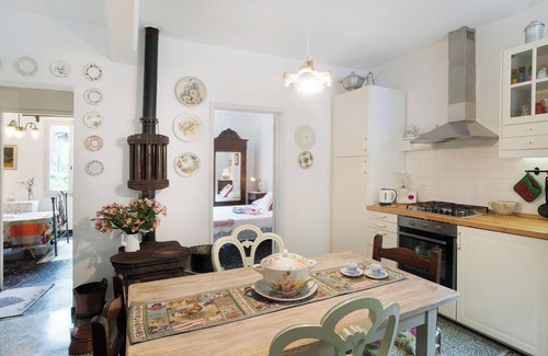 Castelvecchio di Rocca Barbena Apartment | Apartment 'Al Frantoio' with Private Garden