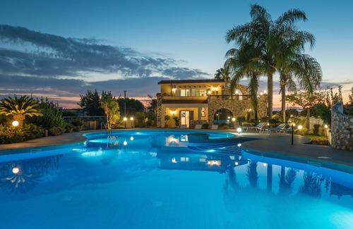 Santa Croce Camerina Villa | Villa Oasi, elegant villa with private swimming pool just 2 km from the sea
