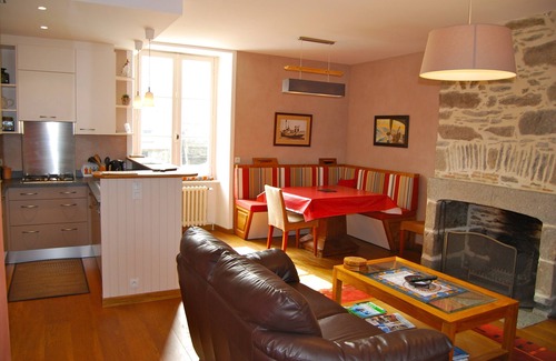 La Cite Apartment | It is a privately-owned apartment in Saint Malo, facing the Bas Sablons beach.