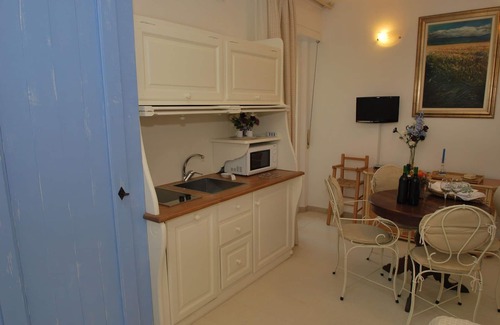 Marina di Castagneto Carducci Apartment | Nice apartment for 2 people with A/C, WIFI, TV, balcony and panoramic view