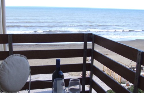 Marina di Castagneto Carducci Apartment | Elegant studio apartment with enchanting sea views from the terrace