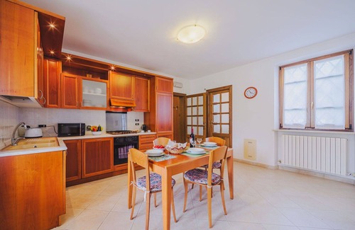 Querceta House | Stunning private villa for 10 people with A/C, WIFI, TV and patio