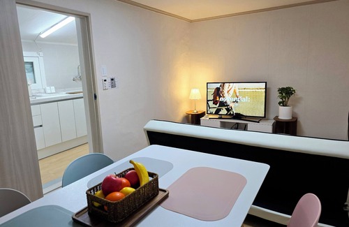 Sindang-dong House | It's a kozy stay where you feel K-culture including traditional Korean markets.