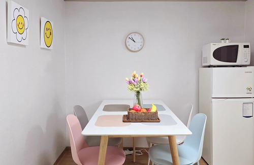 Sindang-dong House | It's a kozy stay where you feel K-culture including traditional Korean markets.