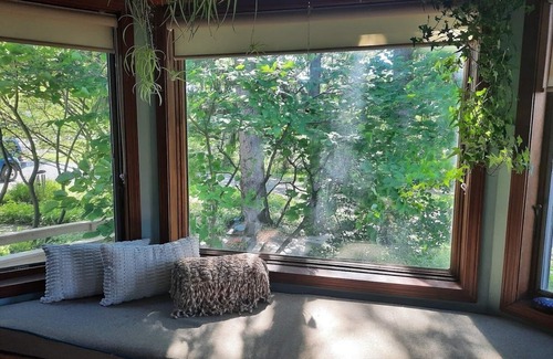 Interlaken Apartment | It's Here! A Restful Experience.FLX Wine Trails Garden Studio + Deck + BBQ