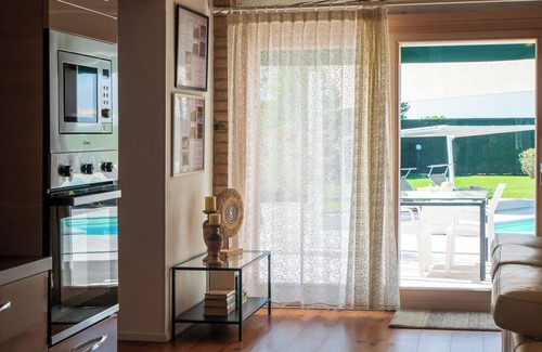 Cavarzere Apartment | TULIP Luxury Apt in Villa, Patio, Pool, Hot Jacuzzi, A/C, WiFi, Gym, Sauna