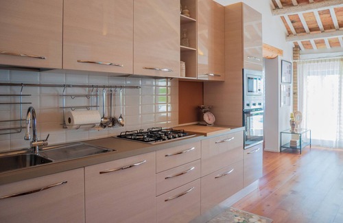 Cavarzere Apartment | TULIP Luxury Apt in Villa, Patio, Pool, Hot Jacuzzi, A/C, WiFi, Gym, Sauna