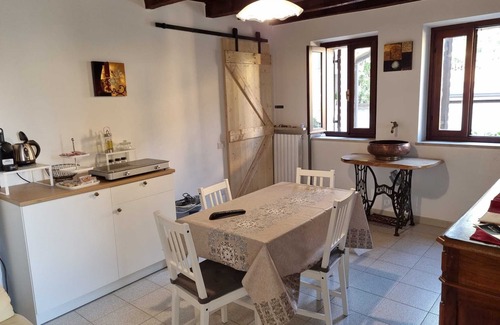 Sant'Ambrogio di Valpolicella Apartment | Apartment "Casa Dal Vecio Carli" with Balcony, Garden & Wi-Fi