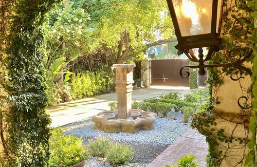Greater Wilshire - Hancock Park House | Italian Villa in Hancock Park w Guest House, Pool and garden