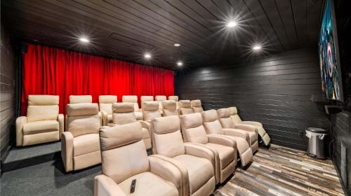 Pigeon Forge House | Its Got it All Yall - Pool, Theater, Arcade, Fire Place, Firepit, Hot Tub