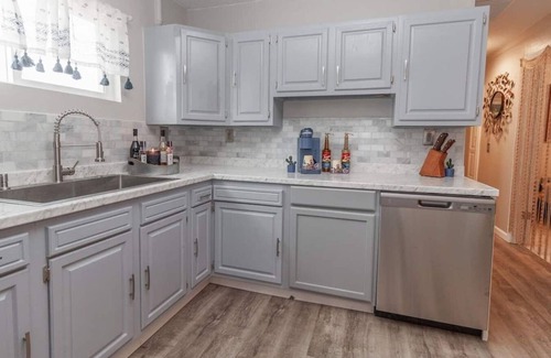 Rio Grande Blvd Apartment | Itsy Bitsy Beryl: Pets+Old Town+Peacocks+Remodeled
