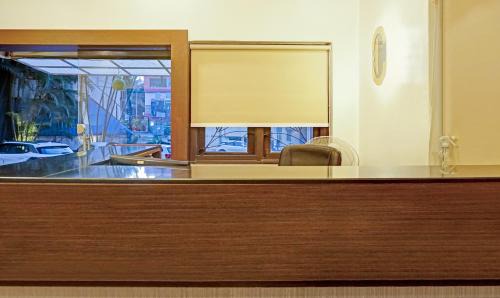 Aundh Hotel | Itsy Hotels Crown Inn