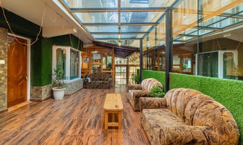 Nainital Hotel | Itsy Hotels Shri Gv Inn, 600 Mtrs From Tiffin Top