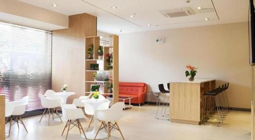 Yunyan District Hotel | IU Hotel Guiyang North Station Shibei Road