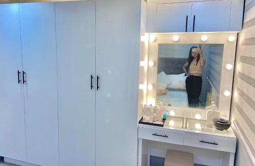 Cainta Apartment | IV’s Condo w/Netflix, Wifi & Karaoke
