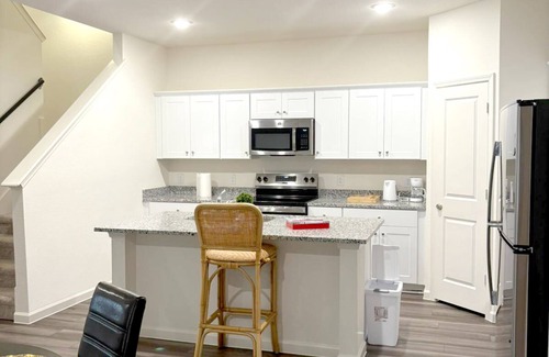 Weston House | Ivana Lodge 2-BedRoom 1-BathRoom Retreat