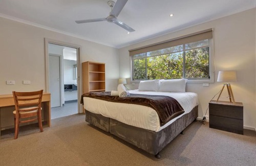Forge Creek House | Ivanhoe - Waterfront Retreat