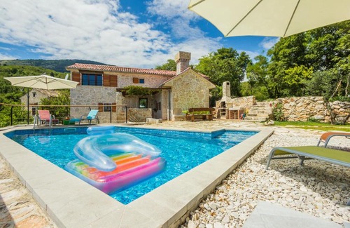 Zagore Villa | Ivanini secluded stone Villa with a stunning view