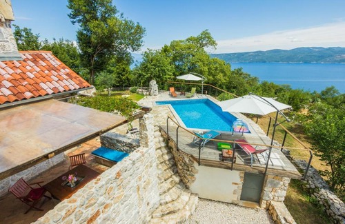 Zagore Villa | Ivanini secluded stone Villa with a stunning view