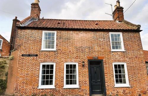 Little Walsingham House | Ivy Cottage sleeps 6 in style