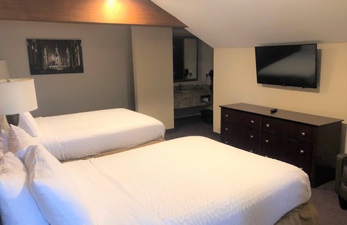 Notre Dame Hotel | Ivy Court Inn & Suites