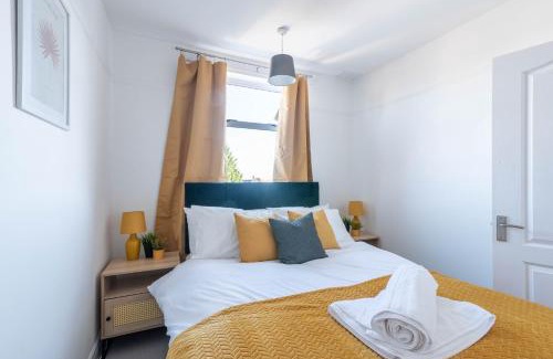 Filton House | Ivy House - 3 Bedroom House - Contractor Stay