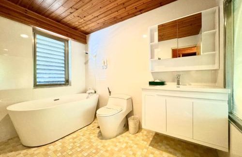 West District Hotel | Ivy Motel