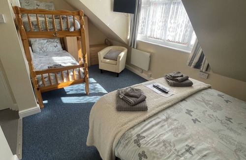 Skegness Bed & Breakfast | Ivydene Guest House