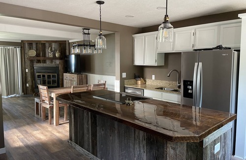 Onamia House | Izatys 327: Freshly Remodeled, Peaceful End Unit, Three Bedrooms and Lake Viewn