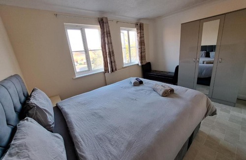 Thamesmead House | J&A Stay