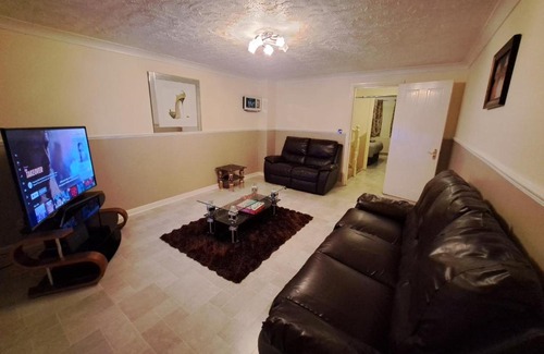 Thamesmead House | J&A Stay
