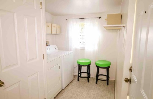 Central Gardens House | J Birds’ Bungalow in the heart of Midtown