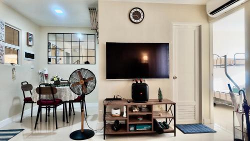 Antipolo House | J&J Antipolo 2 Bedroom Condo with Nature View, Netflix, Karaoke, & Threadmill