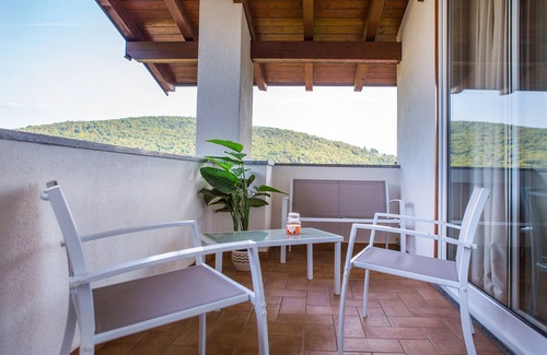 Caslino d'Erba Villa | J&J House Como Bellagio Holiday home with pool in the Larian triangle