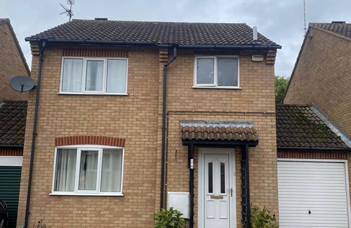 Peterborough House | J&J Stay: Luxurious 5 -bedrooms detached house on peterborough
