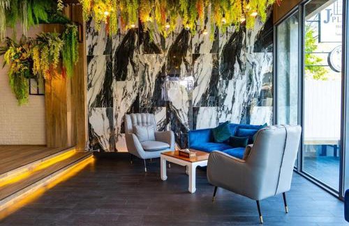 Chan Kasem Hotel | J PLACE HOTEL