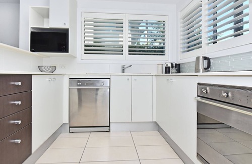 Salamander Bay Apartment | J's Resort Pacific Blue Swim Up-Unit A