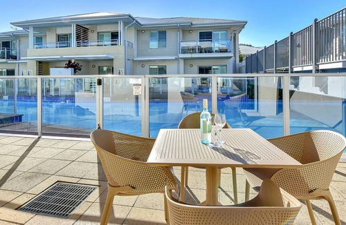Salamander Bay Apartment | J's Resort Pacific Blue Swim Up-Unit A