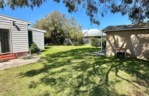 West Busselton House | Jacaranda Cottage your serene oasis in the heart of West Busselton