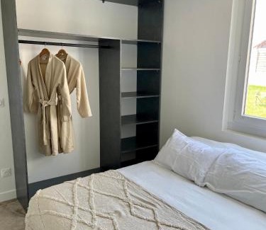 Livry-Gargan Apartment | Jaccuzzi F2 Prés du canal