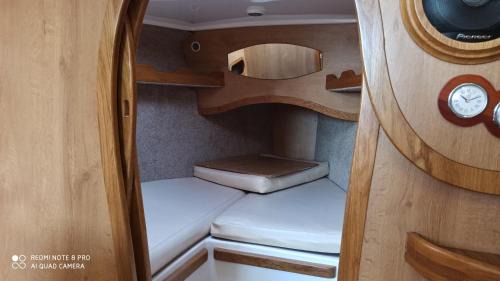 Ryn Boat Rental | Jacht motorowy Calipso 750
