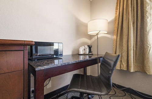 Produce and Waterfront Hotel | Jack London Inn