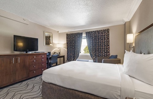 Produce and Waterfront Hotel | Jack London Inn
