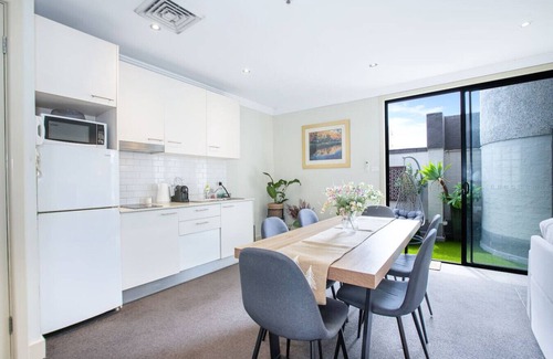 Camperdown Apartment | Jack's Central City Cozy Pad